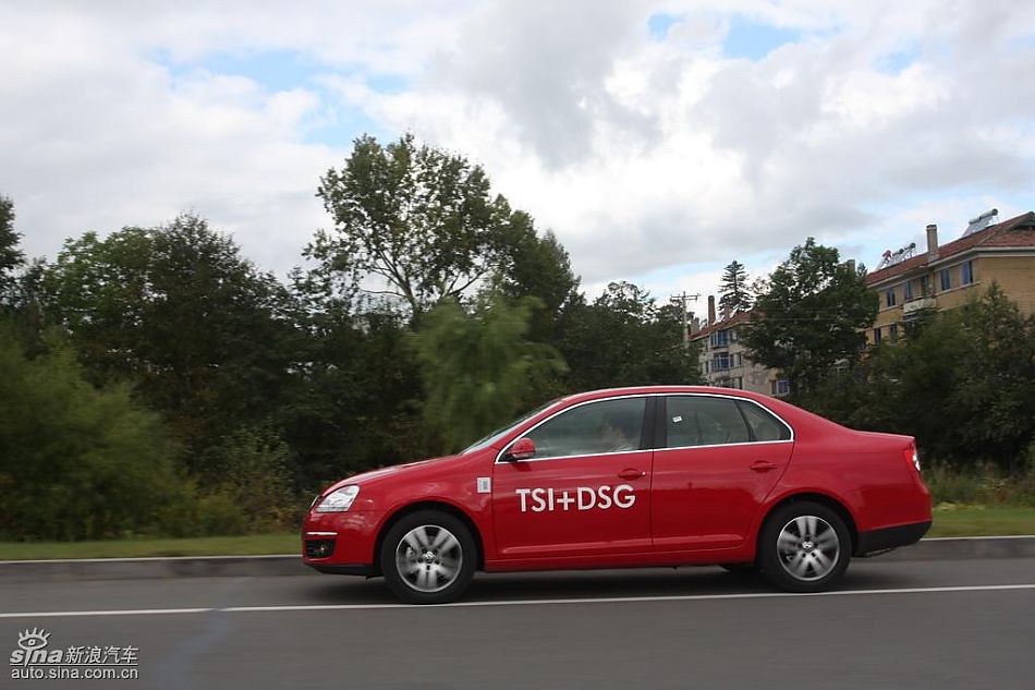 新浪汽车试驾速腾1.4TSI+DSG