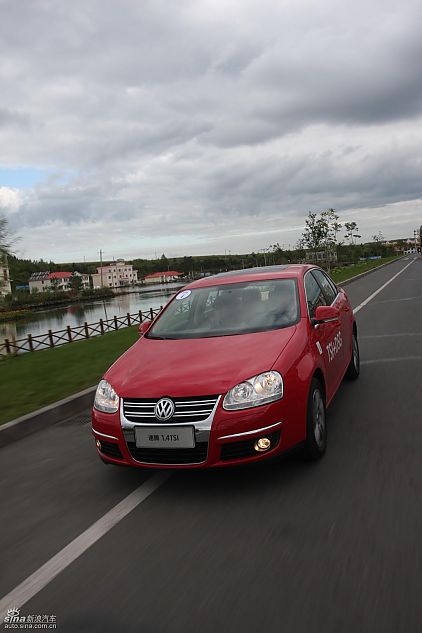 新浪汽车试驾速腾1.4TSI+DSG