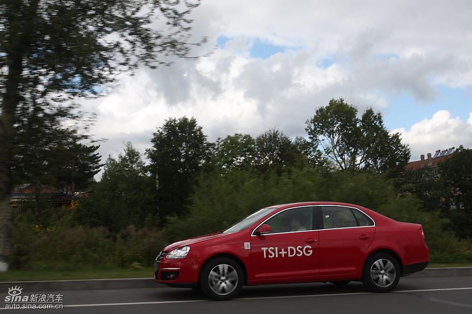 新浪汽车试驾速腾1.4TSI+DSG