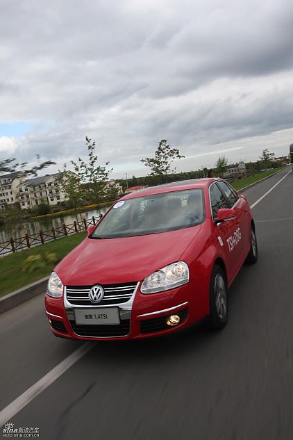 新浪汽车试驾速腾1.4TSI+DSG