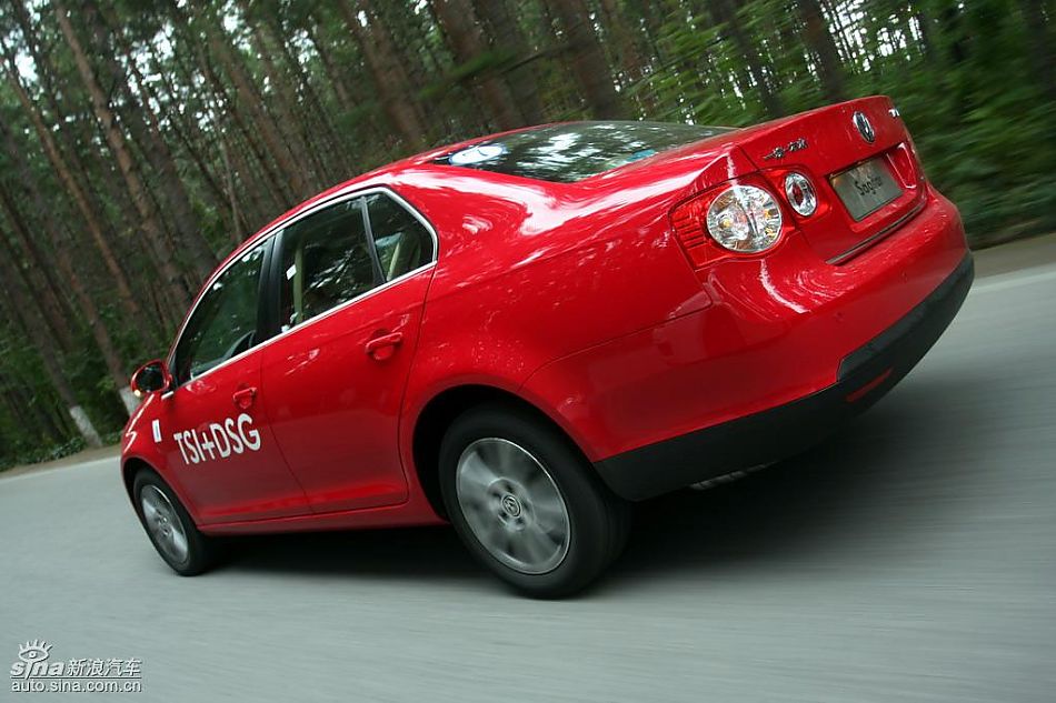 新浪汽车试驾速腾1.4TSI+DSG