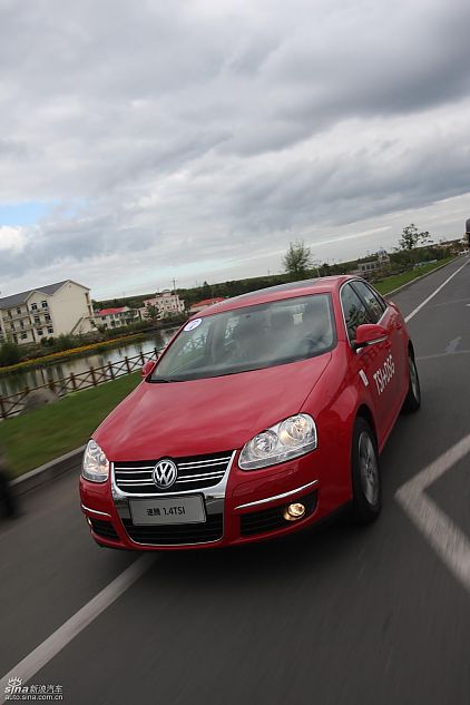 新浪汽车试驾速腾1.4TSI+DSG