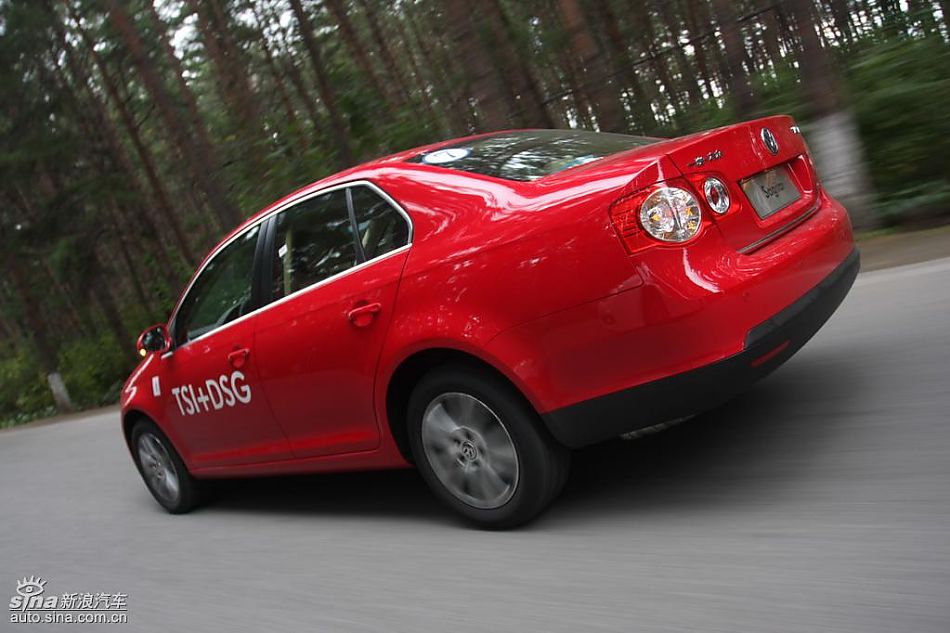 新浪汽车试驾速腾1.4TSI+DSG