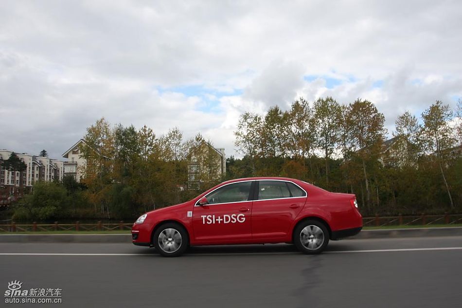 新浪汽车试驾速腾1.4TSI+DSG