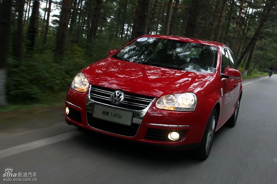 新浪汽车试驾速腾1.4TSI+DSG