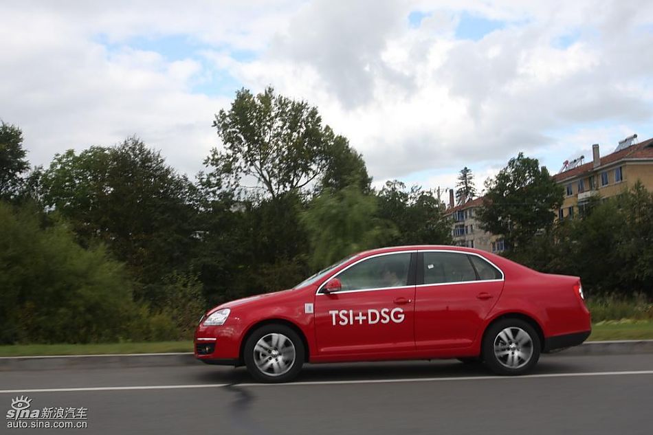 新浪汽车试驾速腾1.4TSI+DSG
