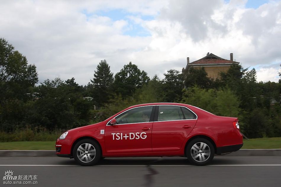 新浪汽车试驾速腾1.4TSI+DSG