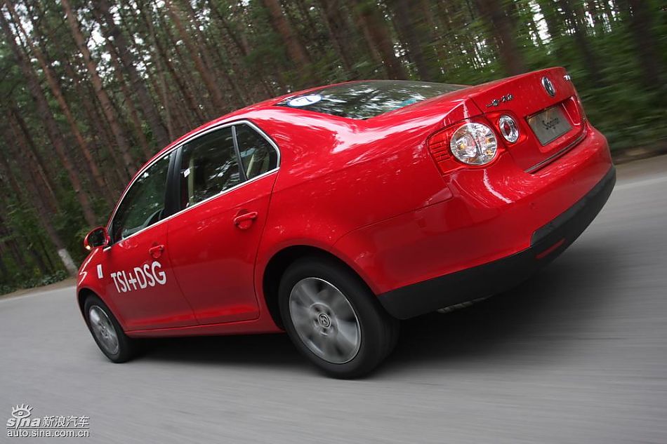 新浪汽车试驾速腾1.4TSI+DSG