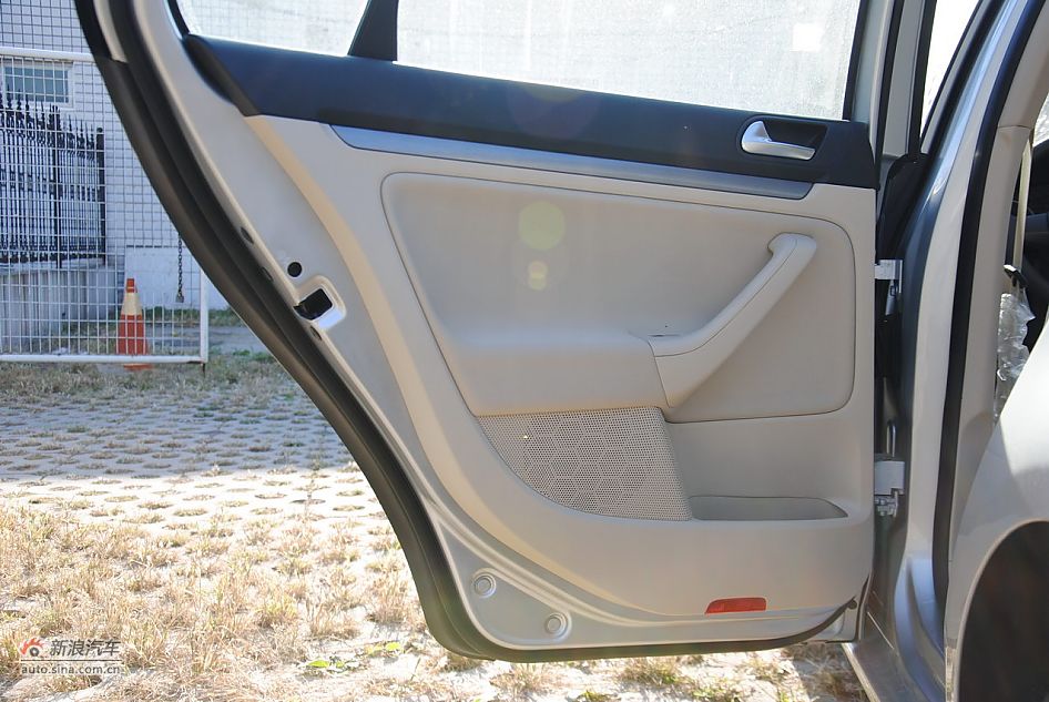 2011款速腾1.6L手动时尚型