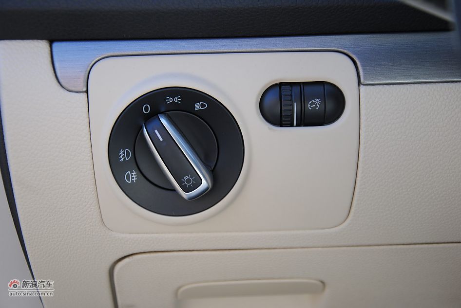 2011款速腾1.6L手动时尚型