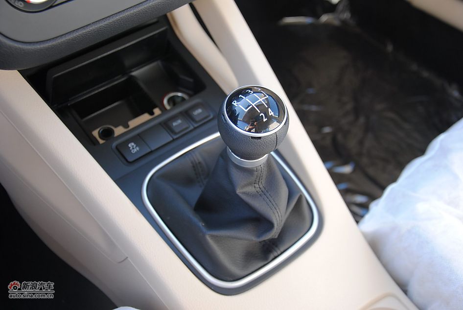 2011款速腾1.6L手动时尚型