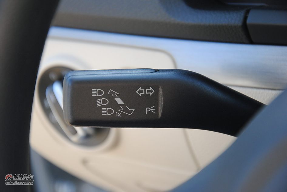 2011款速腾1.6L手动时尚型