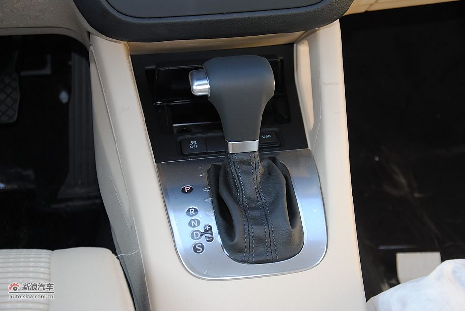 2011款速腾1.6L手动时尚型