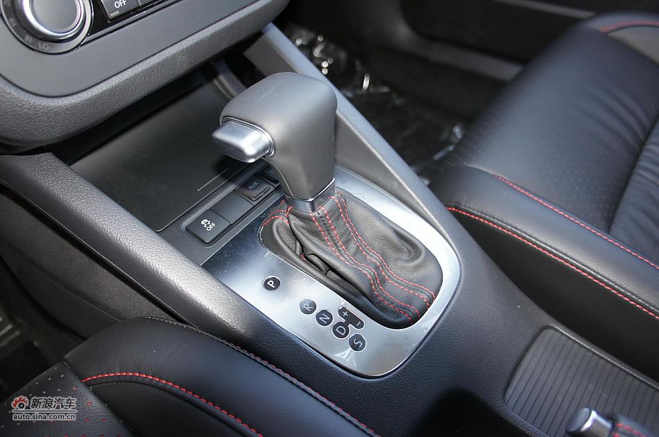 速腾1.8T豪华型6速手自一体