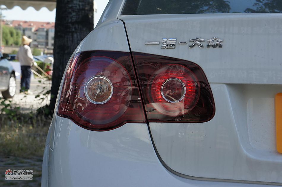 速腾1.8T豪华型5速手动