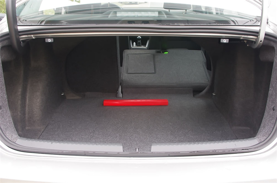 2012款速腾1.6L手动时尚型