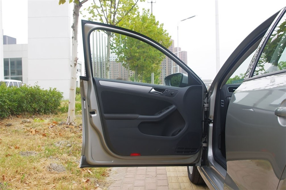 2012款速腾1.6L手动时尚型