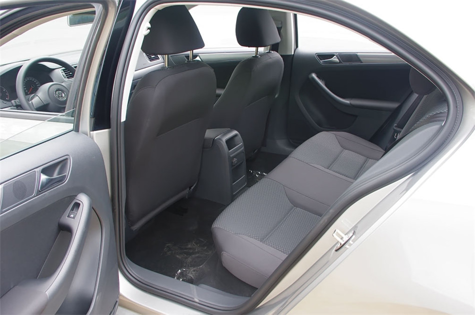 2012款速腾1.6L手动时尚型