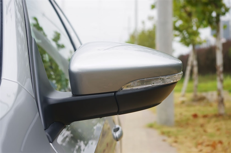 2012款速腾1.6L手动时尚型