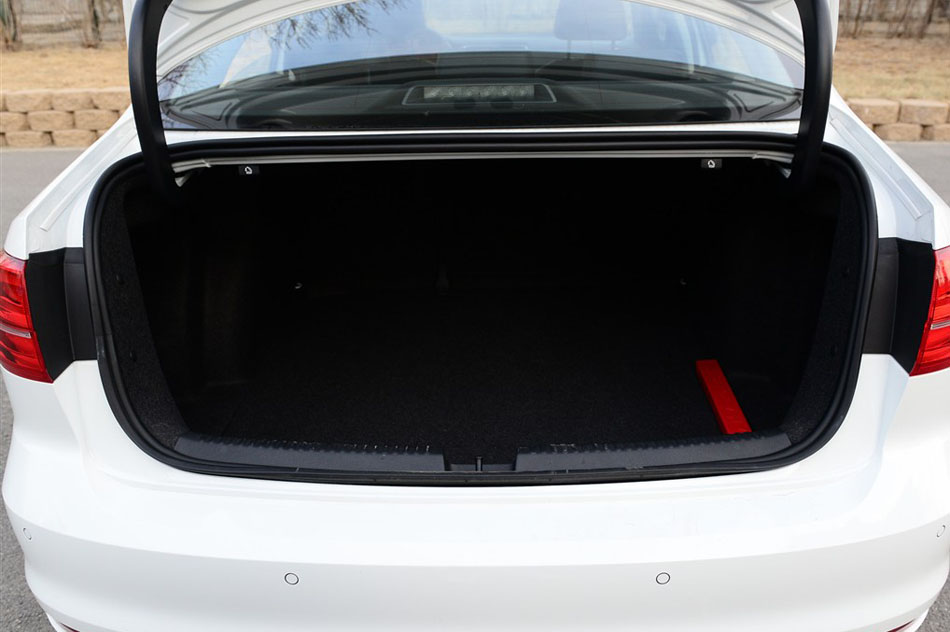 2015款 280TSI 自动旗舰型 座椅空间