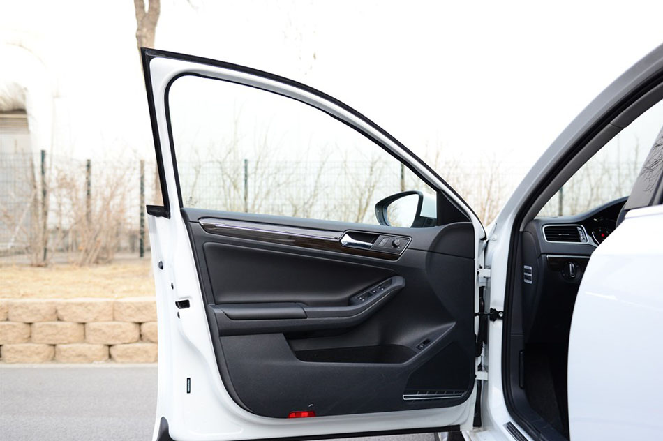 2015款 280TSI 自动旗舰型 座椅空间