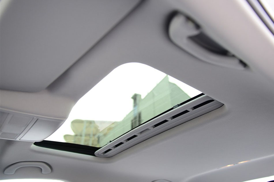 2015款 280TSI 自动旗舰型 座椅空间