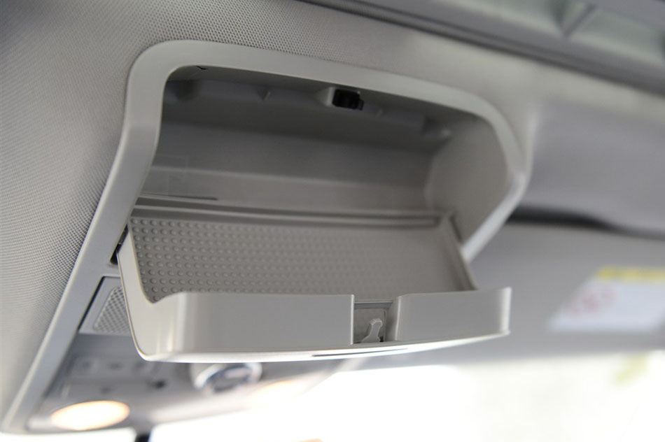 2015款 280TSI 自动旗舰型 座椅空间