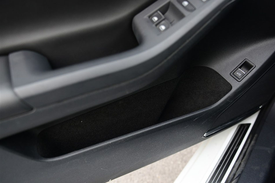 2015款 280TSI 自动旗舰型 座椅空间