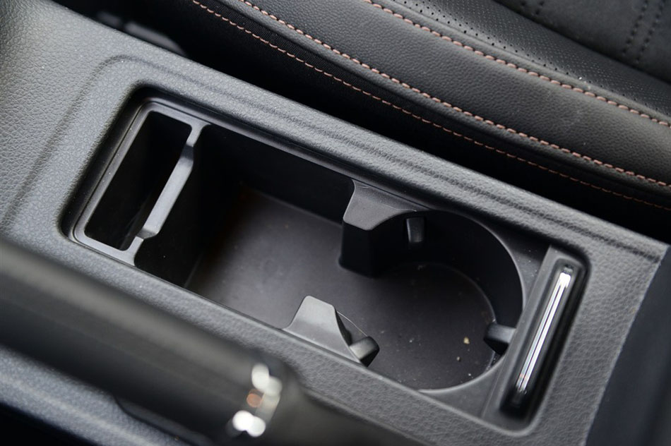 2015款 280TSI 自动旗舰型 座椅空间