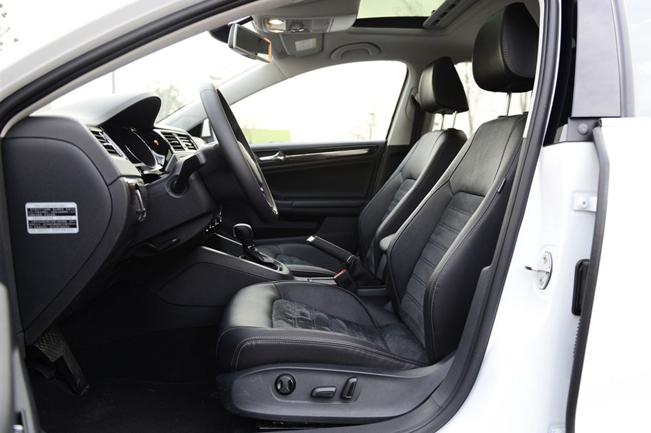 2015款 280TSI 自动旗舰型 座椅空间