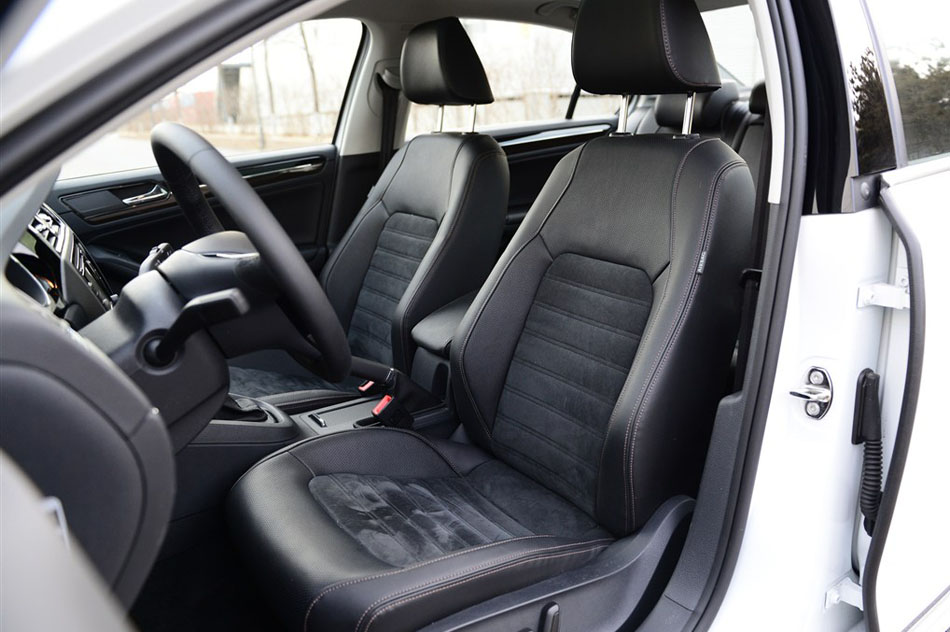 2015款 280TSI 自动旗舰型 座椅空间