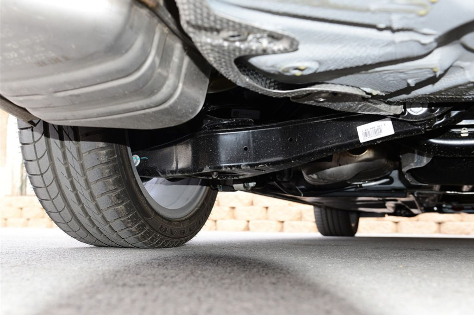 2015款 280TSI 自动旗舰型 引擎底盘