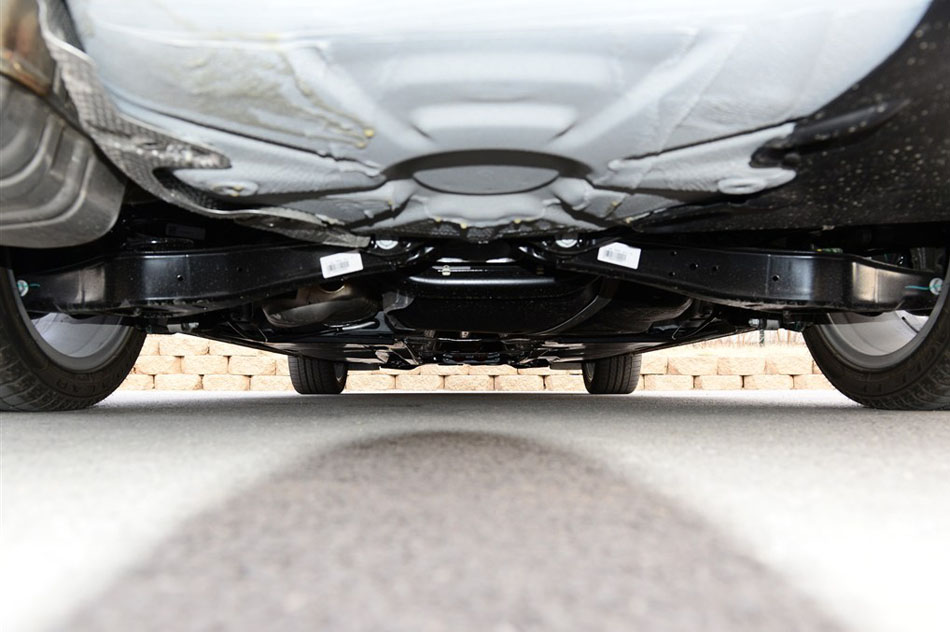 2015款 280TSI 自动旗舰型 引擎底盘