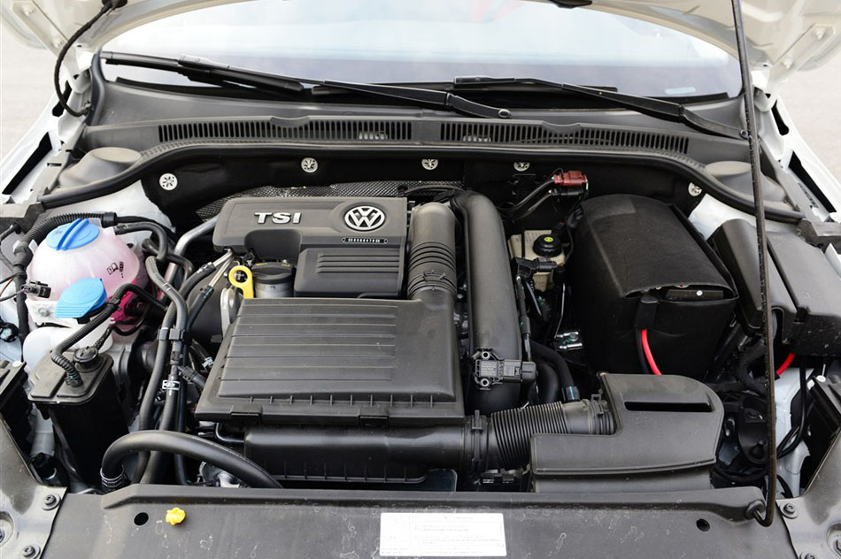 2015款 280TSI 自动旗舰型 引擎底盘