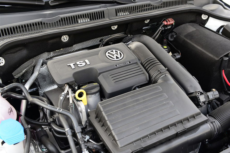 2015款 280TSI 自动旗舰型 引擎底盘