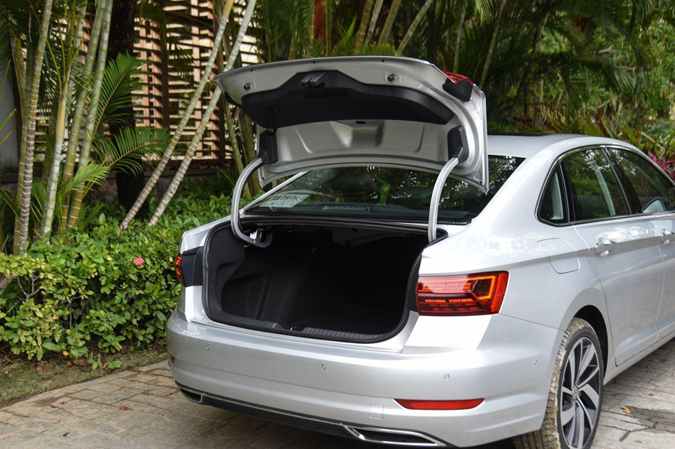 2019款 280TSI DSG旗舰型 座椅空间