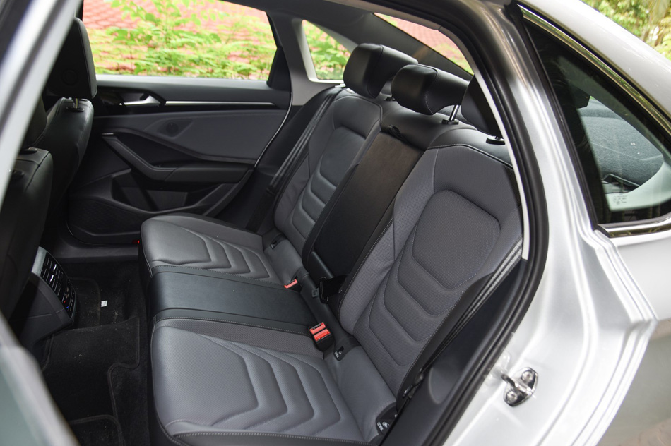 2019款 280TSI DSG旗舰型 座椅空间