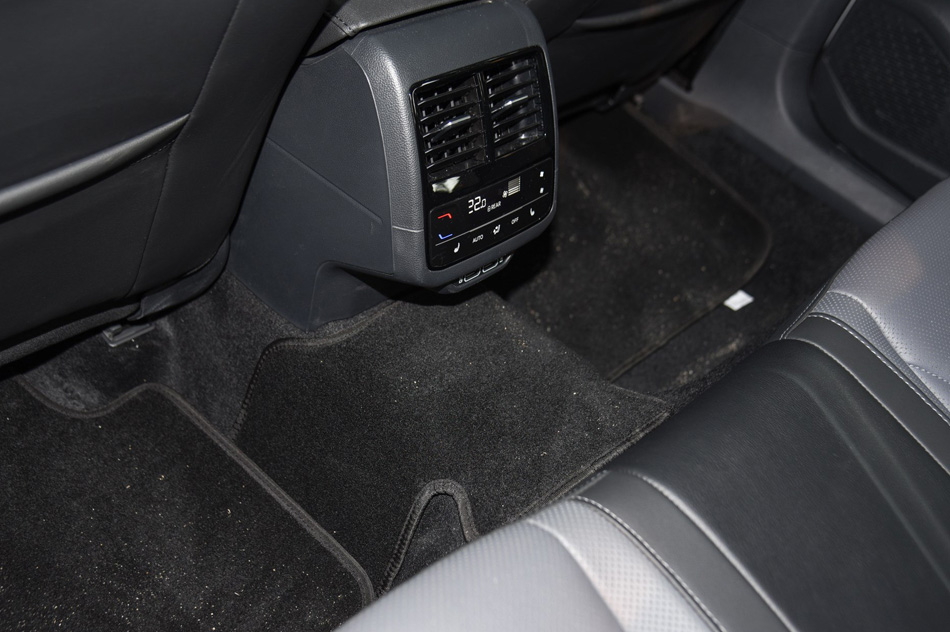 2019款 280TSI DSG旗舰型 座椅空间