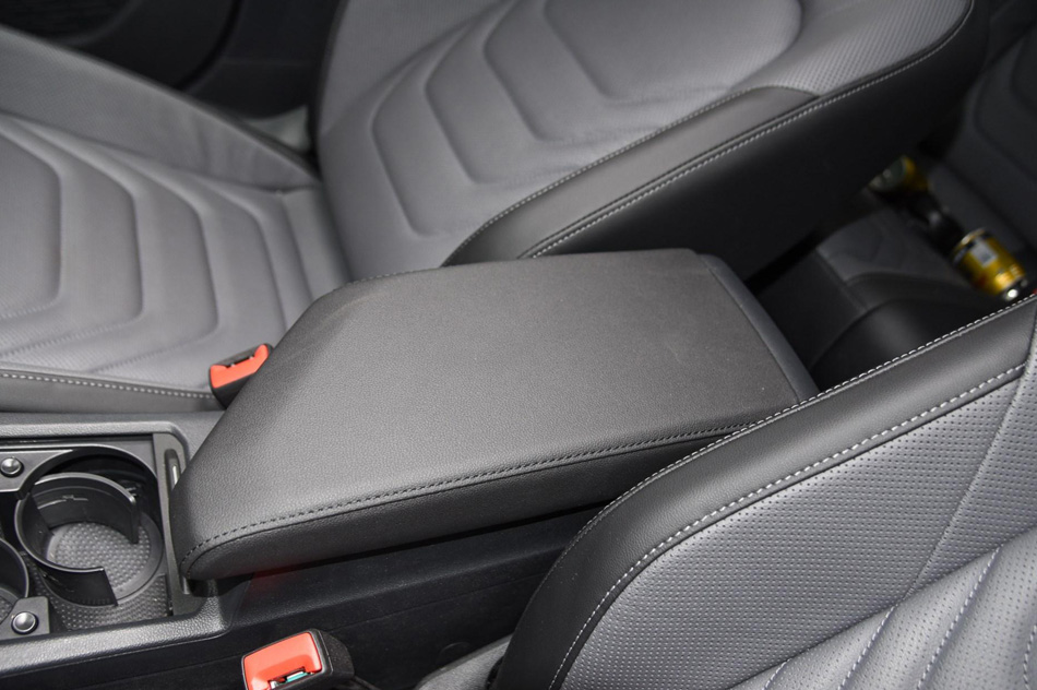 2019款 280TSI DSG旗舰型 座椅空间