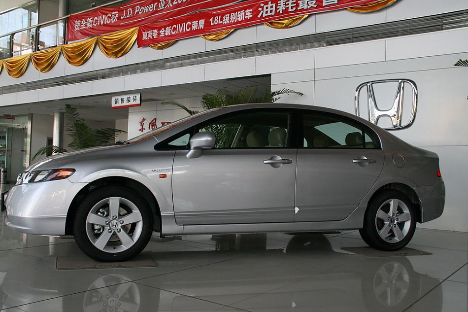 东风本田CIVIC外观