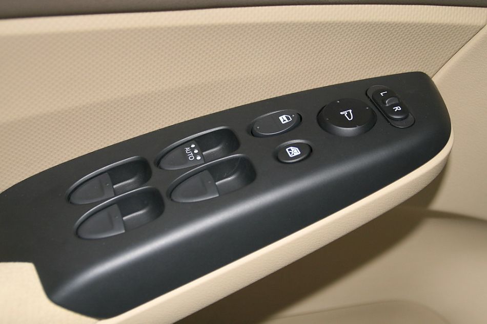 东风本田CIVIC电动车门