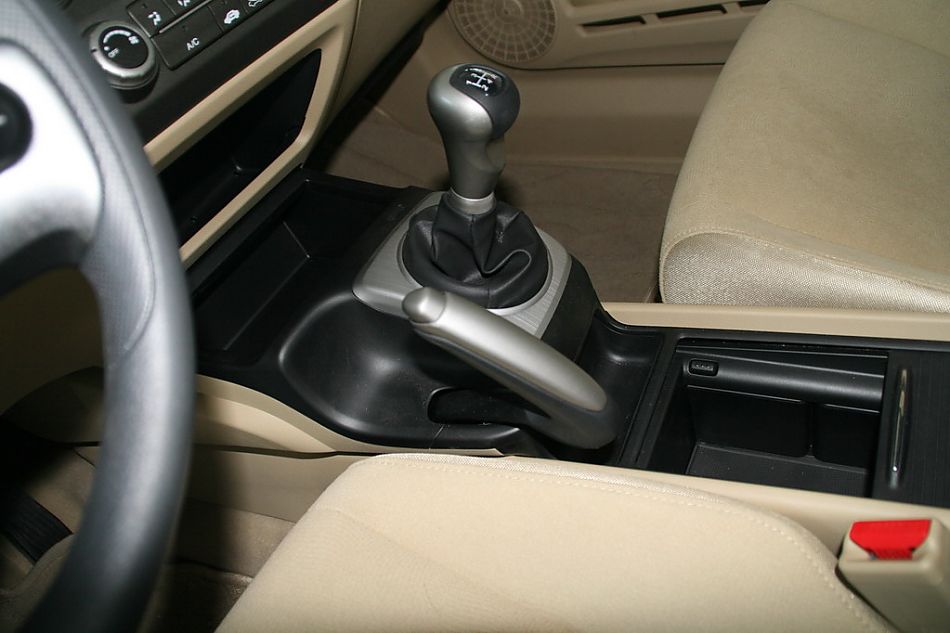 东风本田CIVIC变速杆和驻车制动器