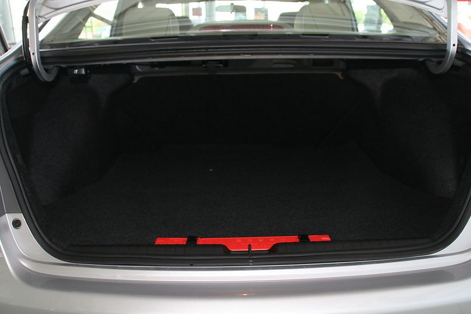 东风本田CIVIC后备厢
