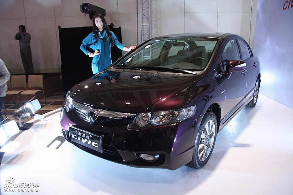 东风本田新思域现场车模展示