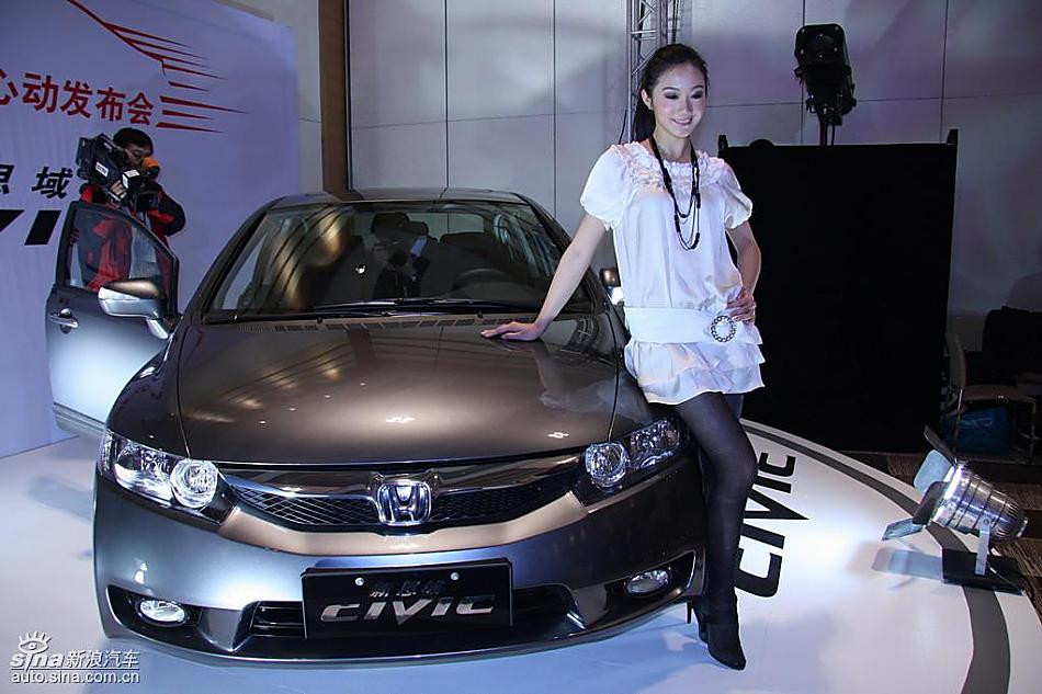 东风本田新思域现场车模展示