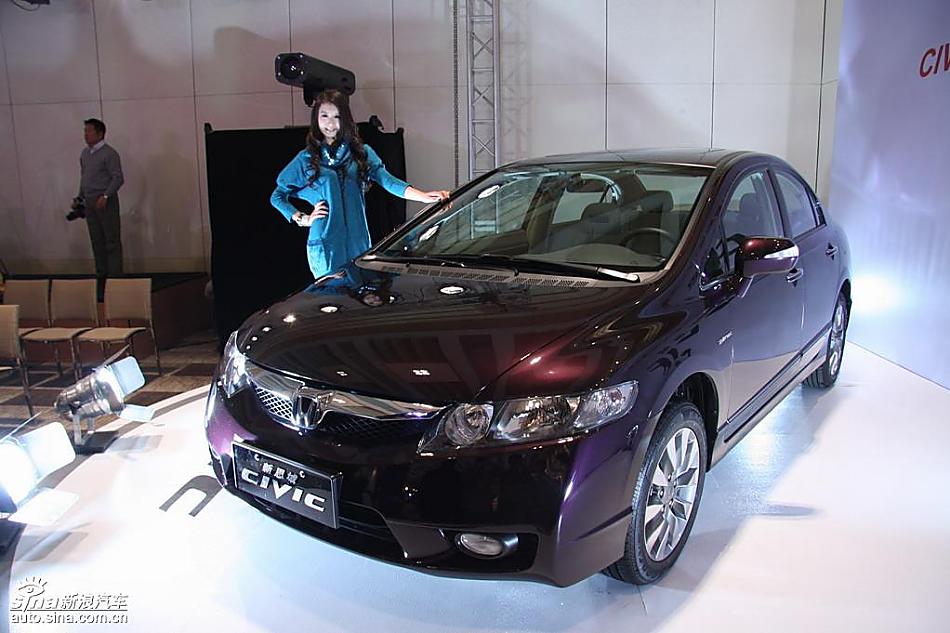 东风本田新思域现场车模展示