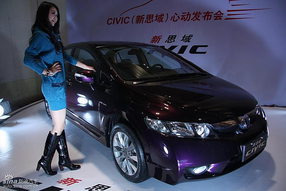 东风本田新思域现场车模展示