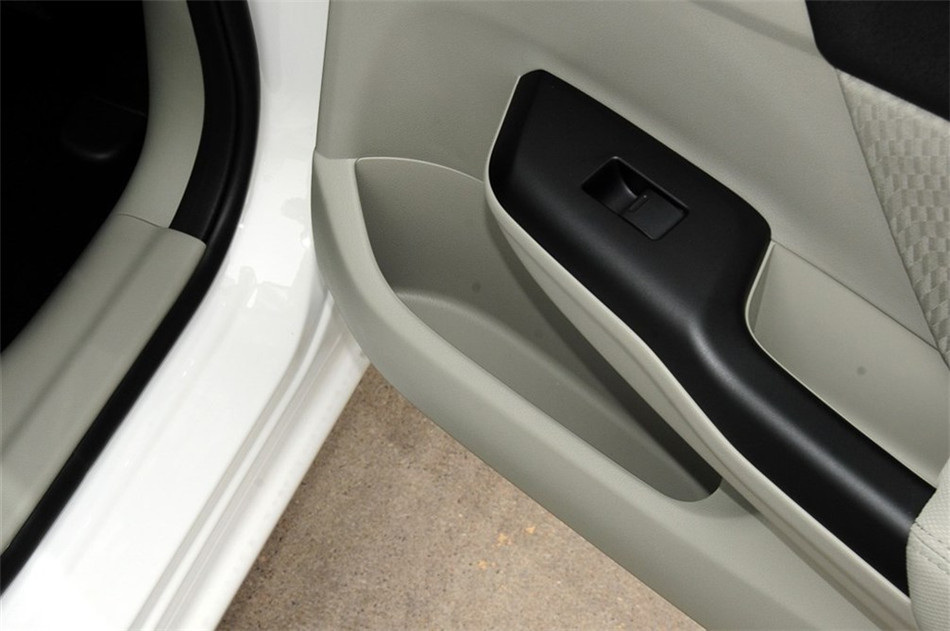 2014款 1.8L AT 经典版 座椅空间