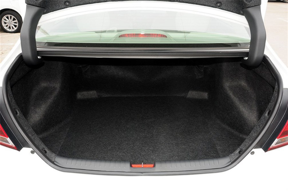 2014款 1.8L AT 经典版 座椅空间