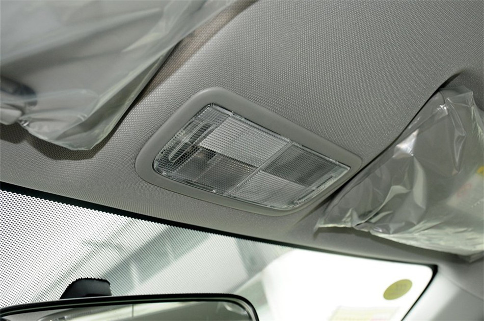 2014款 1.8L AT 经典版 座椅空间